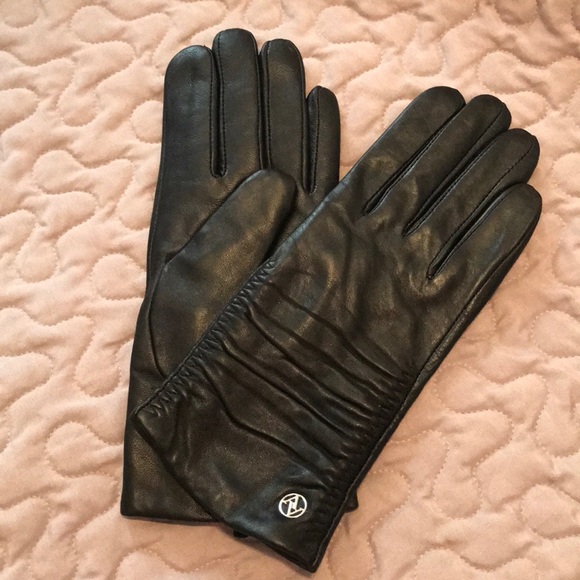 Adrienne Vittadini Accessories - Black leather winter gloves